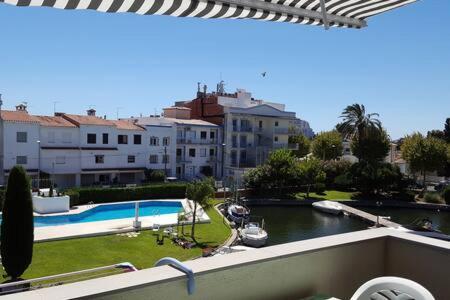 Port Sotavent 2C - Apartamento En La Marina De Empuriabrava - Piscina Comunitaria, - Parking - Vistas Al Canal - Cerca Centro Y Playa Εξωτερικό φωτογραφία